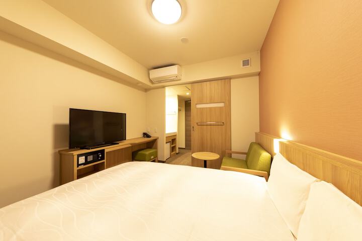 Room 8 of 32
