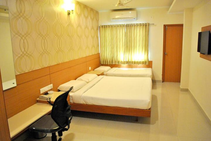 Room 12 of 48
