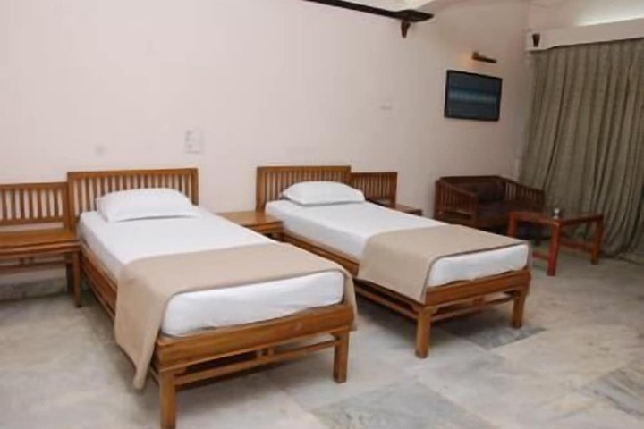 Room 8 of 10