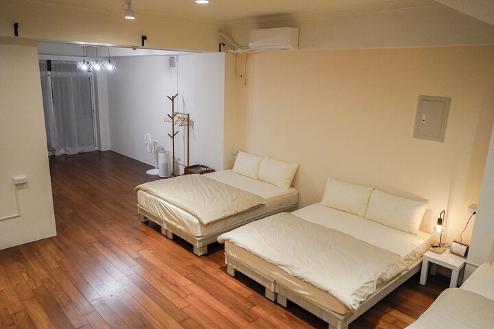 Room 10 of 93