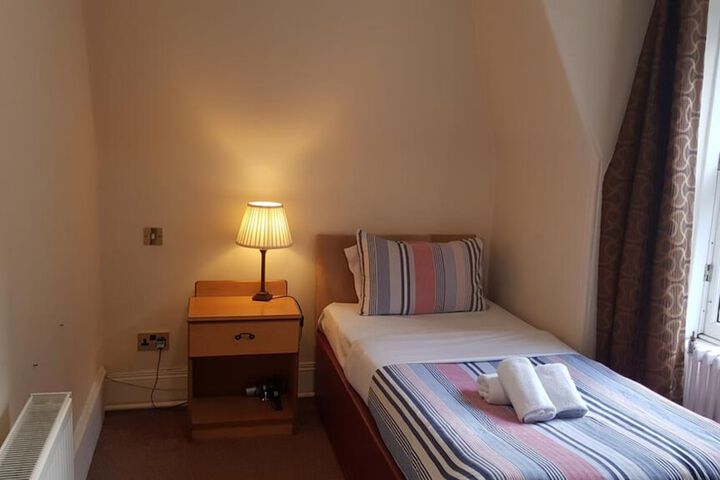 Room 4 of 61