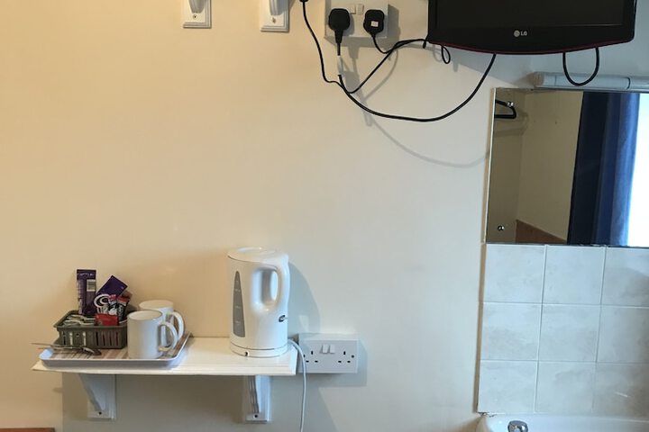 Room 8 of 48