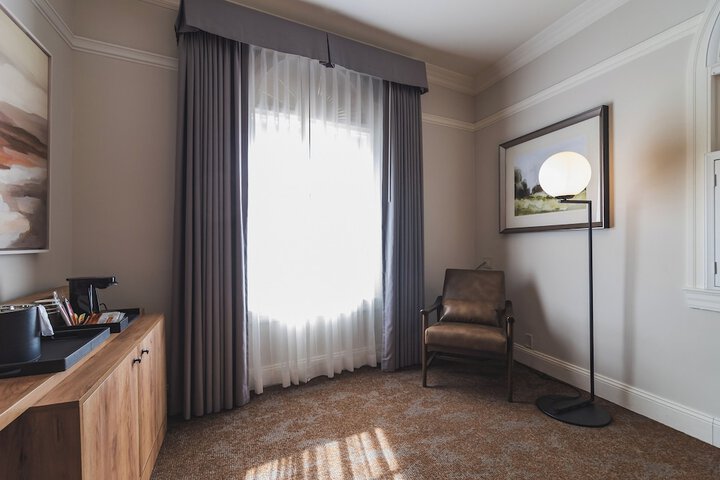 1 King Bed (3 of 16)