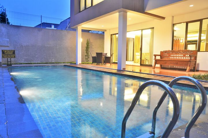Pools & Facilities