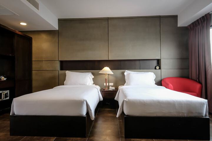 Room 15 of 77