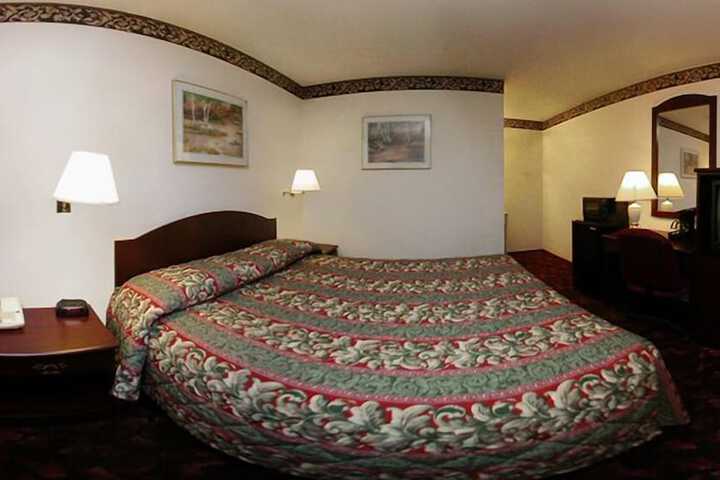 1 Queen Bed (14 of 14)