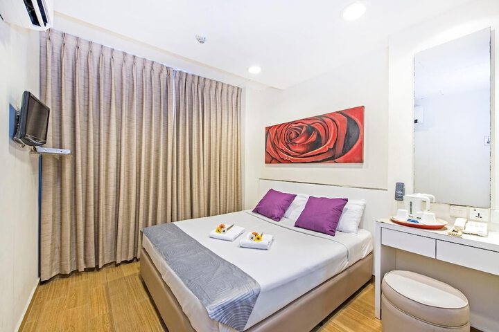 Room 8 of 16