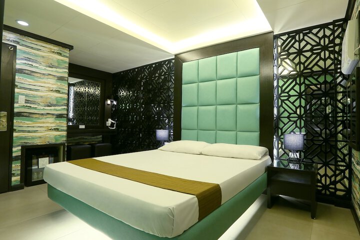 Room 4 of 56