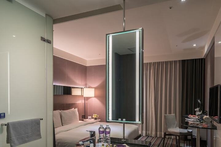 Room 55 of 108