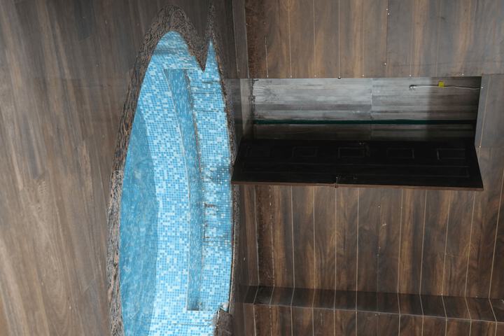 Room 8 of 36