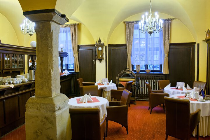 Dining 52 of 64
