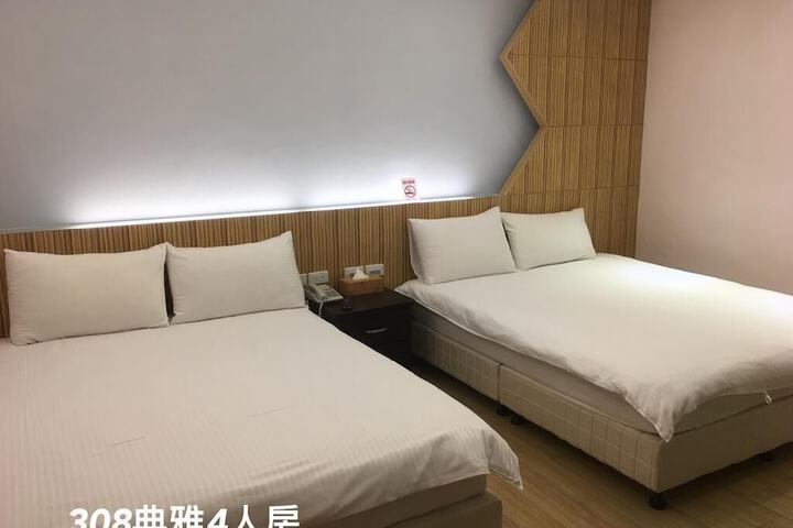 Room 8 of 28