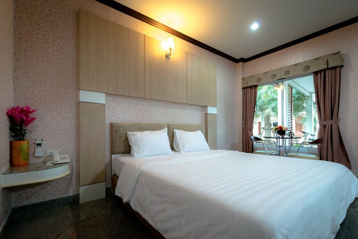 Room 14 of 33