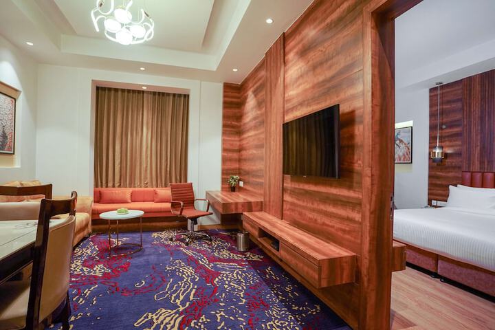 Room 7 of 33