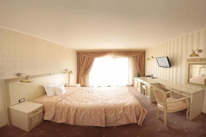 Room 16 of 37