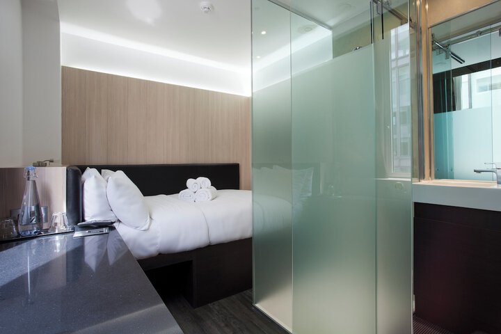 Room 13 of 28