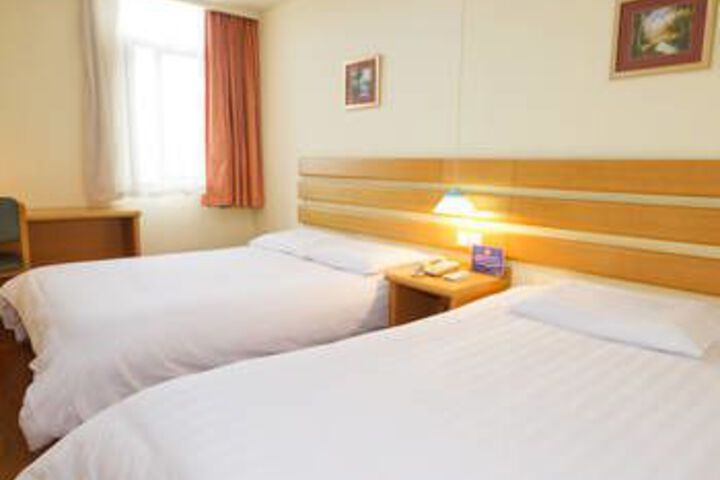 Room 10 of 12