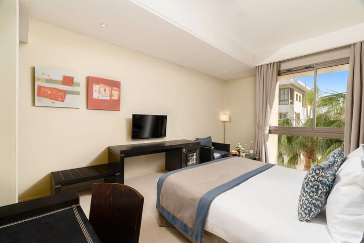Room 54 of 111