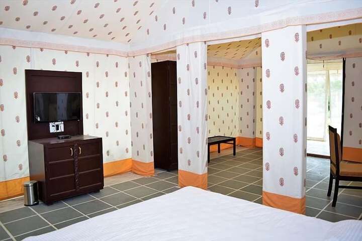 Room 33 of 37