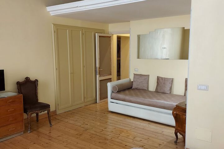 Room 14 of 37