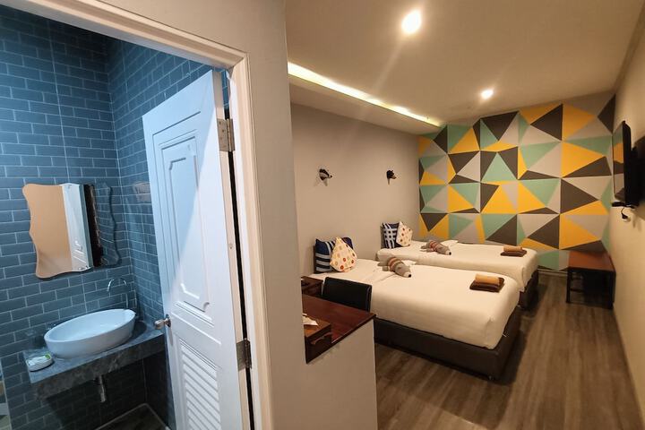 Room 12 of 47