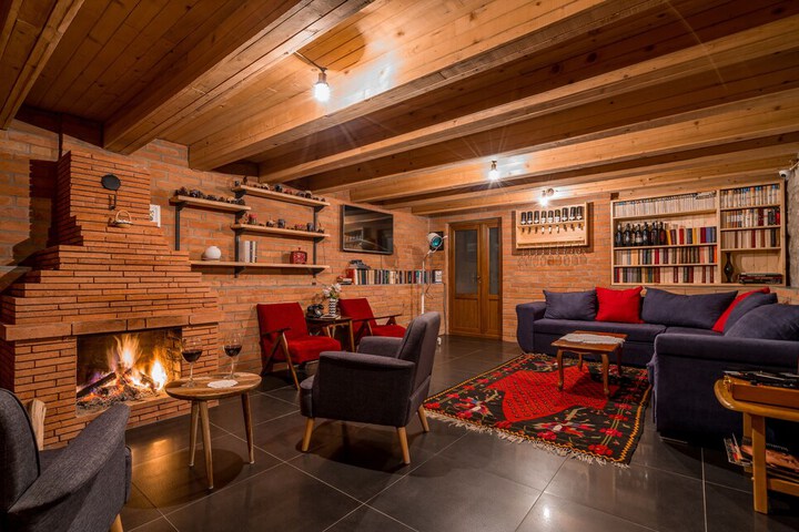 Lobby lounge