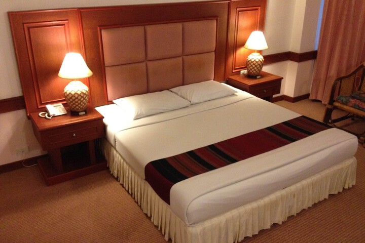 Room 10 of 36