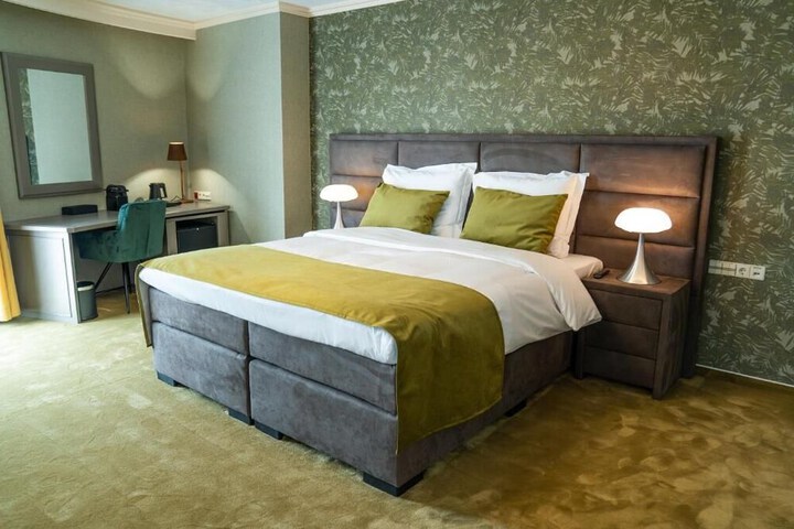 Room 8 of 22