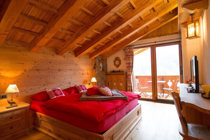 Room 4 of 49