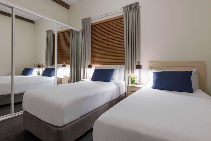 Room 34 of 190