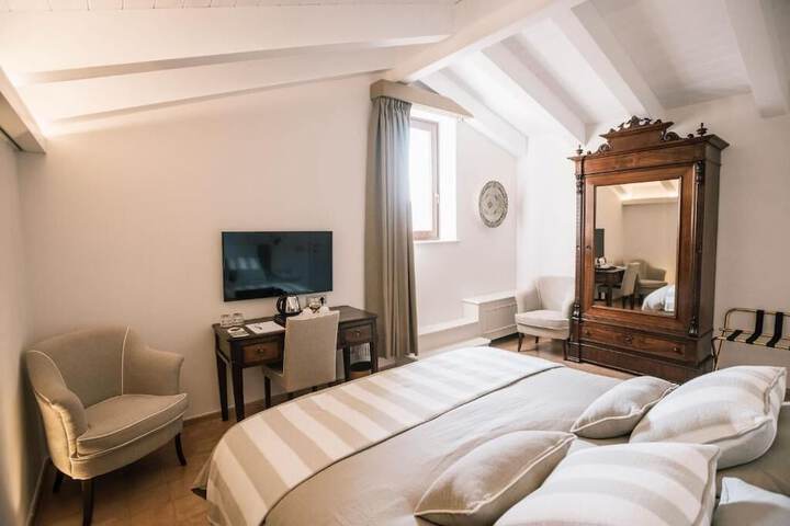 Room 12 of 42