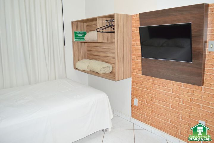 Room 4 of 28