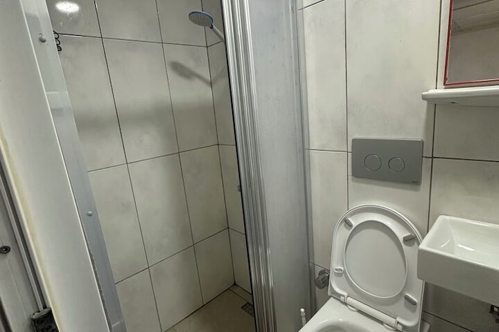 Room 4 of 35