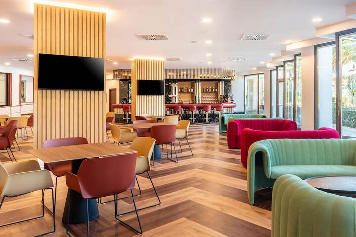 Guest Lobby