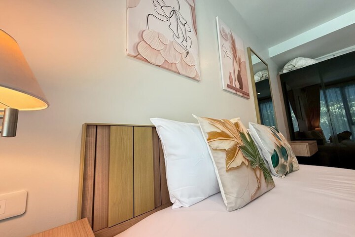 Room 2 of 107