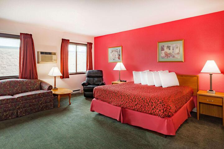 1 King Bed (6 of 16)