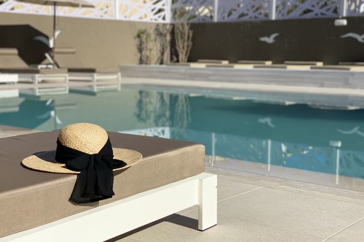 Hotel Pool