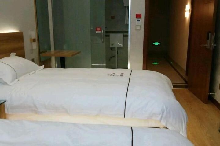 Room 119 of 142