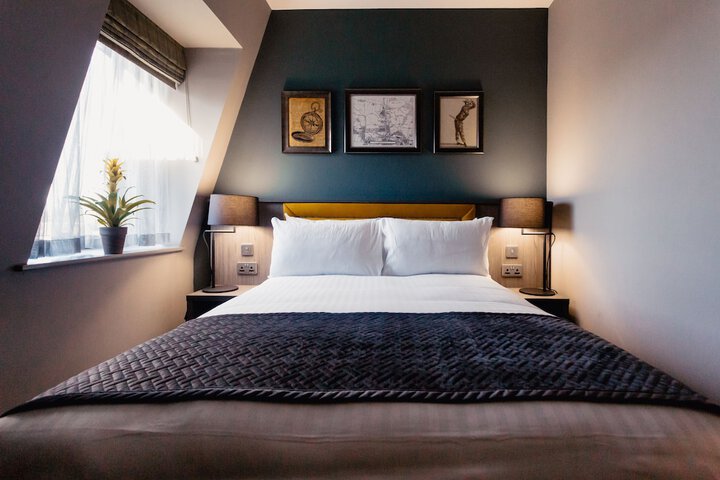 Room 9 of 30