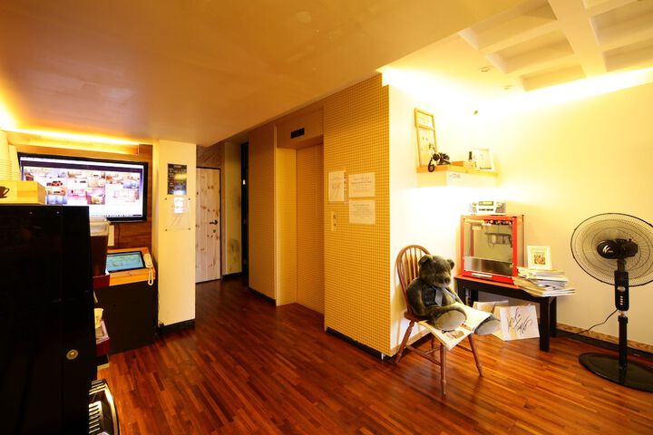 Hotel 2 of 75