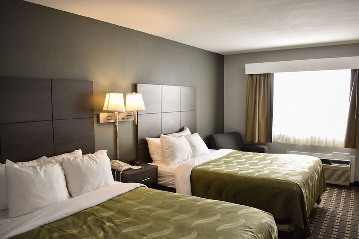 1 Queen Bed (18 of 19)