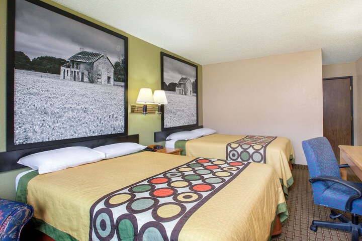 2 Double Beds (2 of 6)