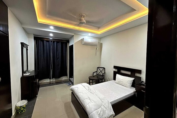 Room 7 of 15