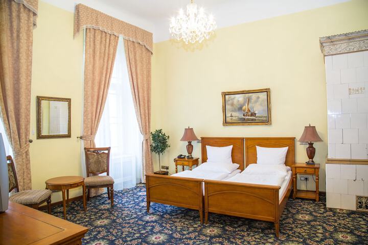 Room 15 of 40