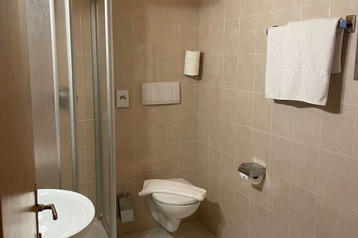 Room 19 of 44