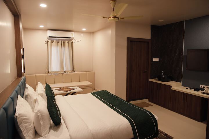 Room 3 of 30