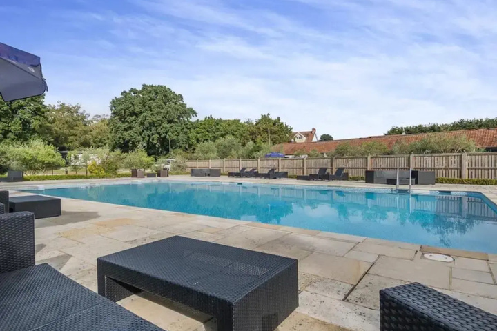Pool 4 of 11