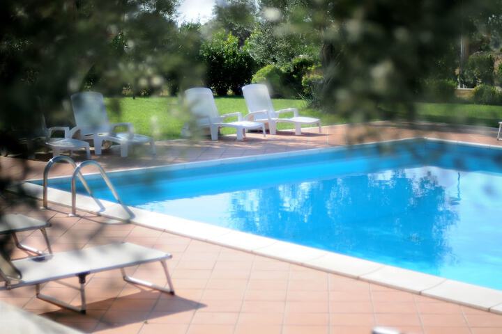 Pool 44 of 75