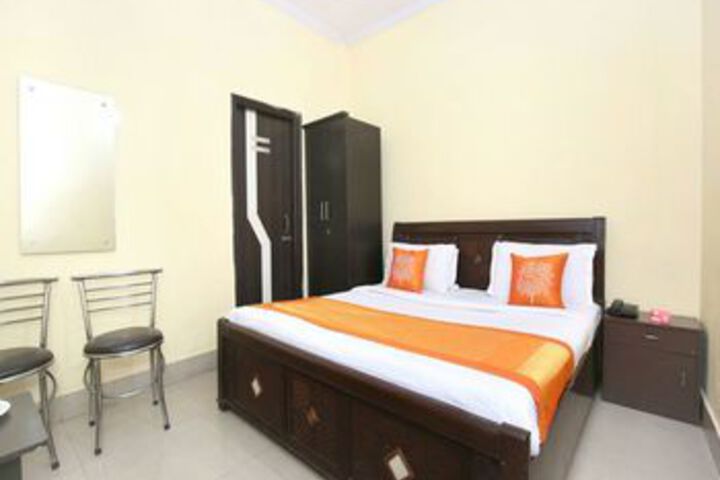 OYO 11642 Hotel Golden Grand