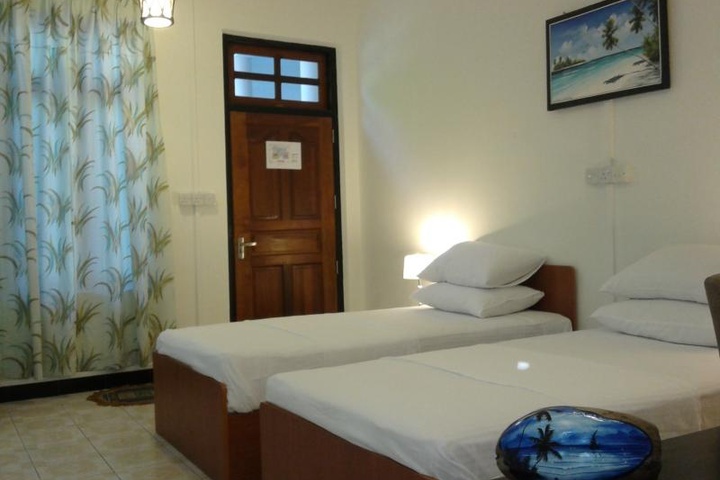 Room 4 of 8